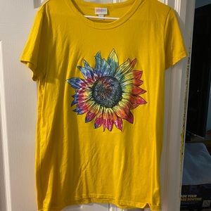 🌻EUC Lularoe Custom Liv sunflower shirt 🌻